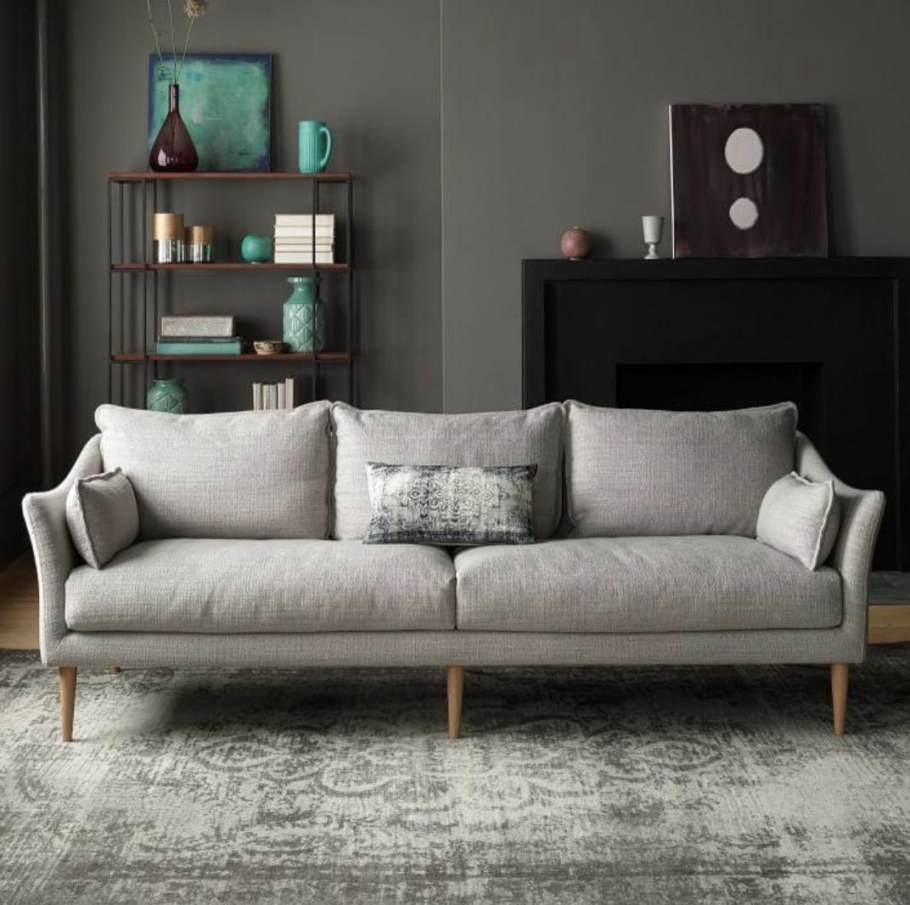 Диван в современном стиле