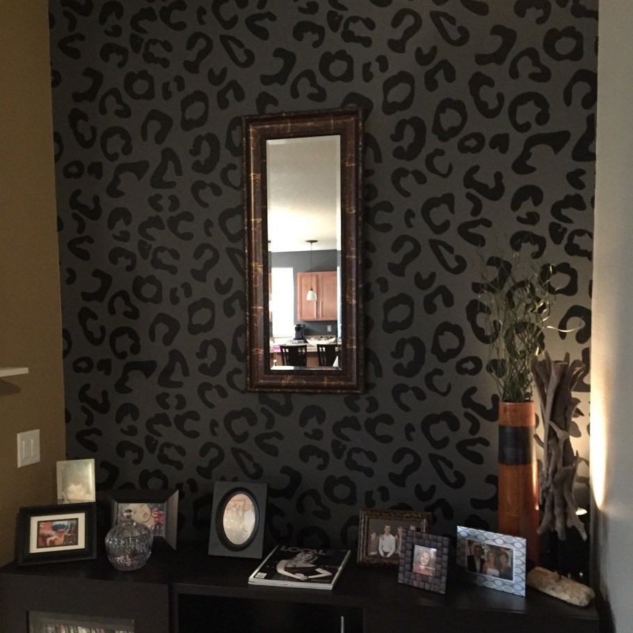 Обои с леопардом для стен в интерьере