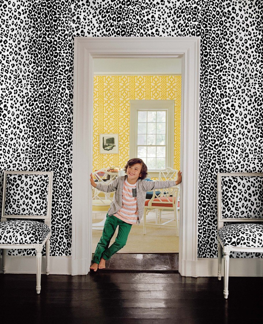 Леопардовые стены в интерьере