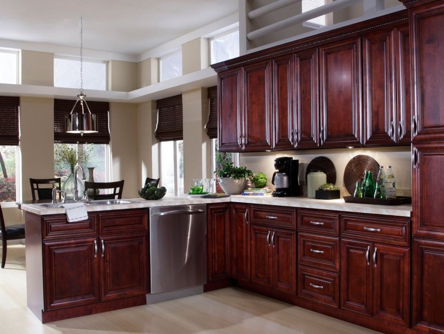 Кухня цвета махагон в интерьере