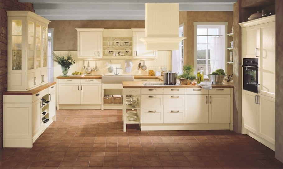 Кухня сливочного цвета