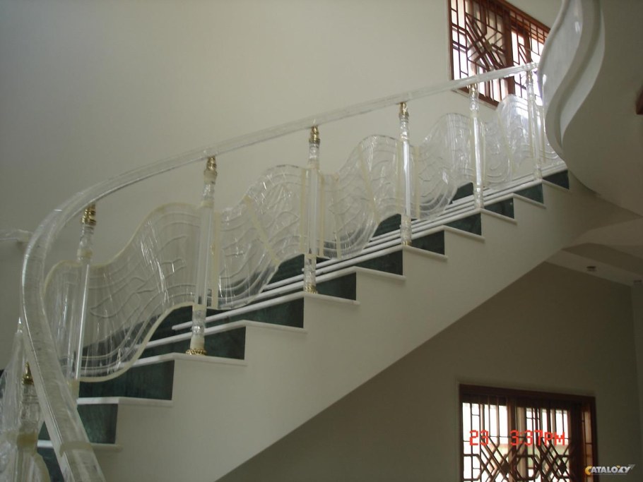 Акриловые перила и поручни для лестниц