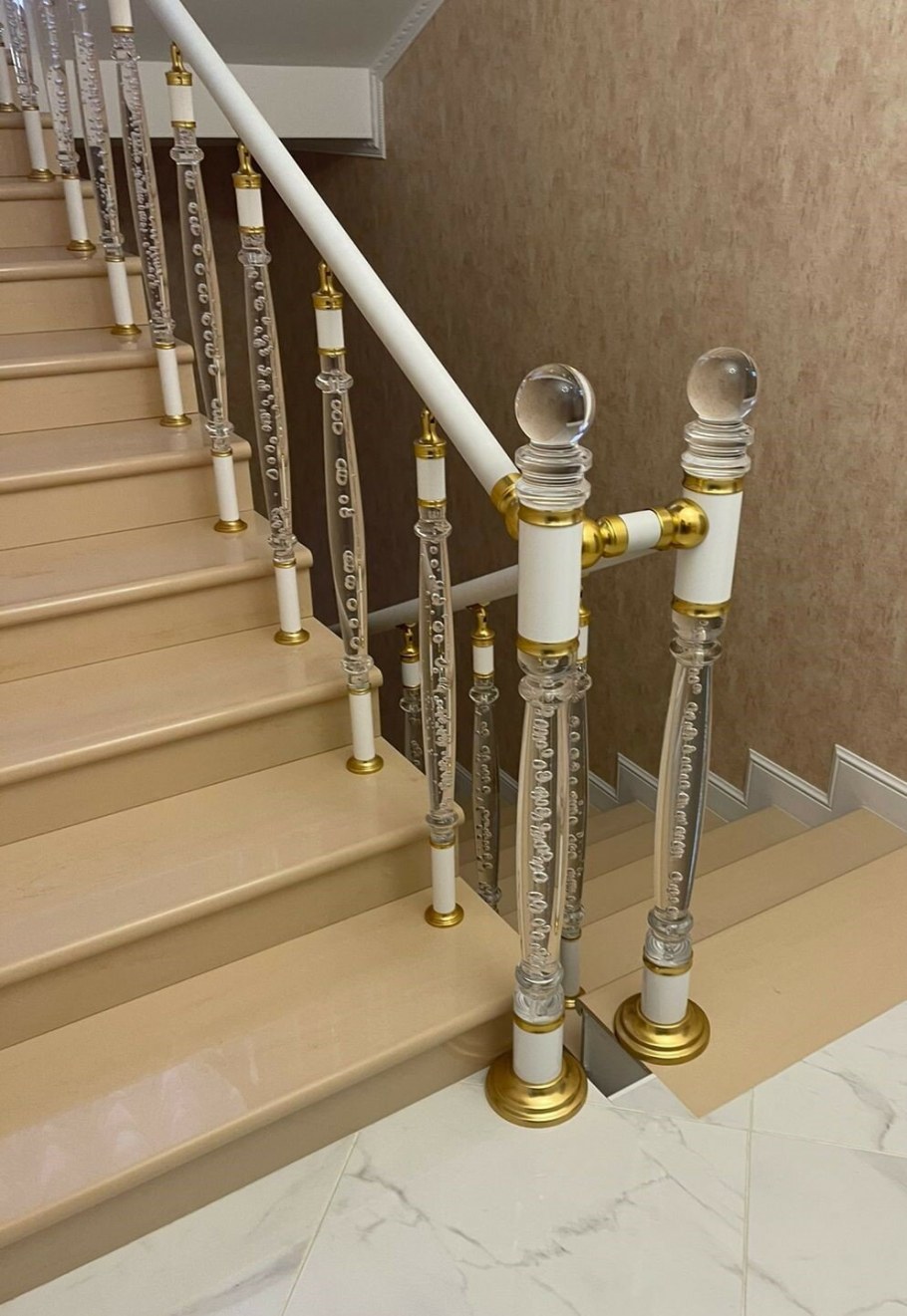 Акриловые перила для лестниц