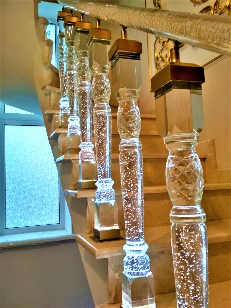 Стеклянные балясины для лестниц