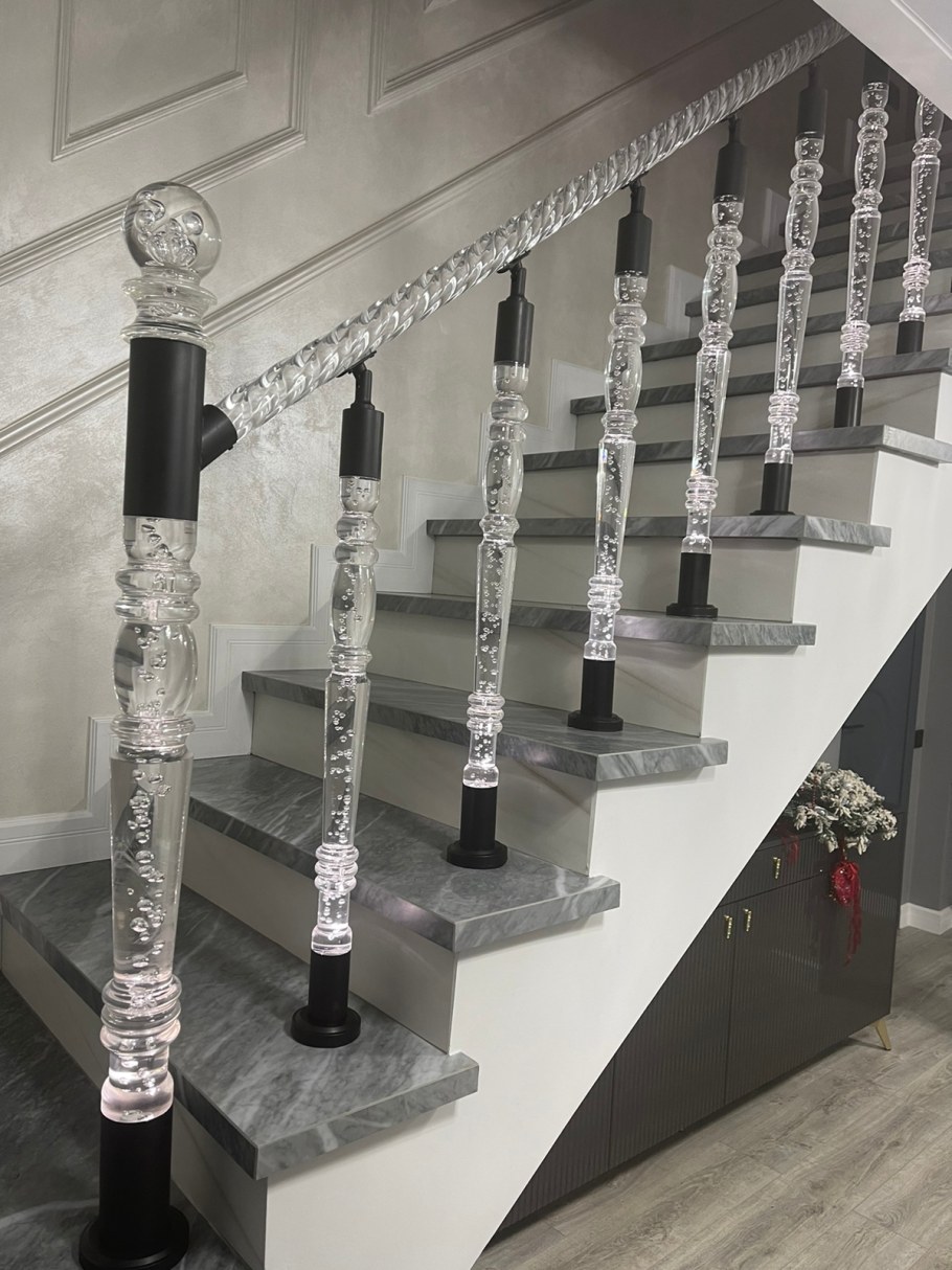 Балясины из акрила для лестниц