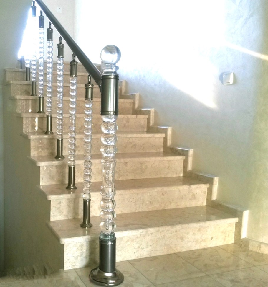 Акриловая лестница