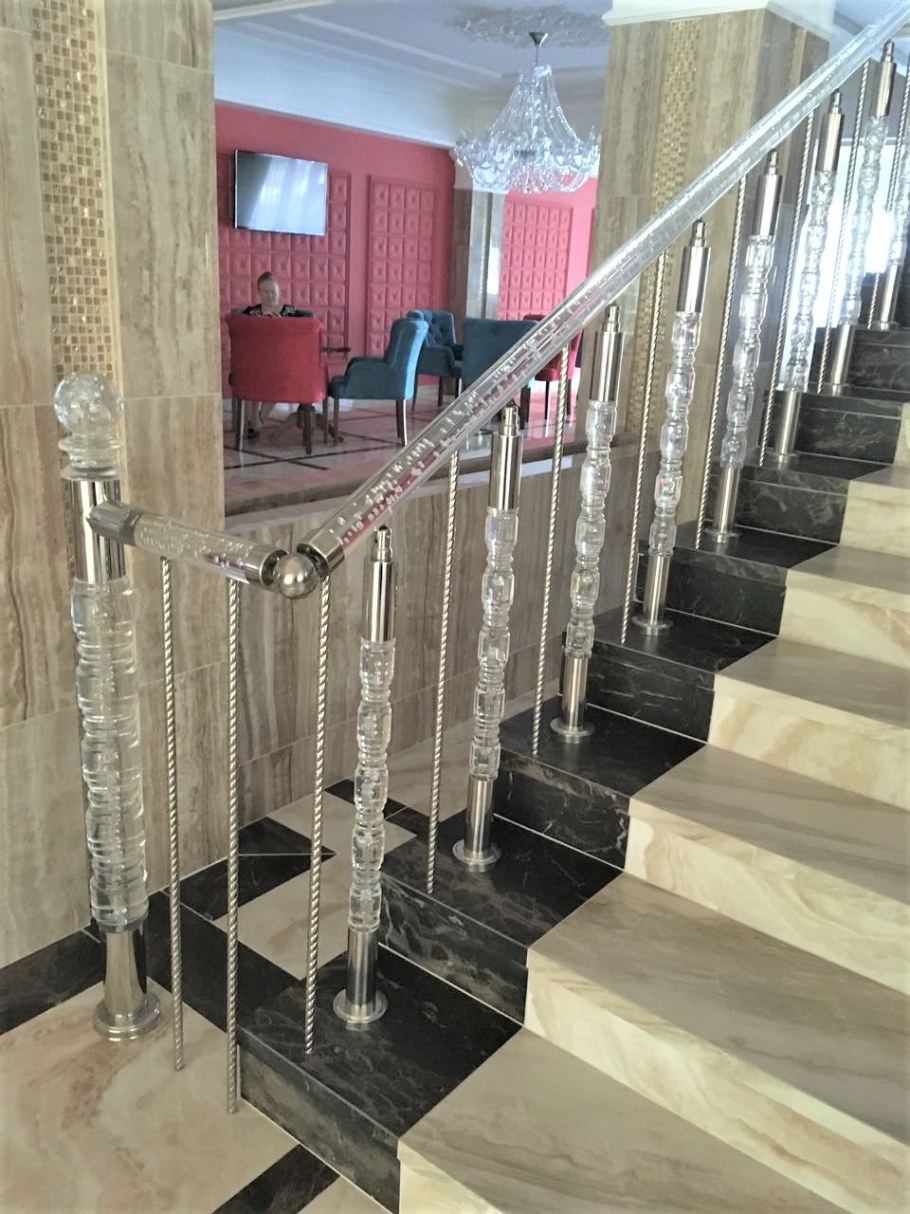 Стеклянные балясины для лестниц