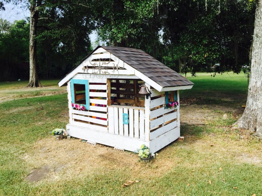 Детский домик для дачи из поддонов