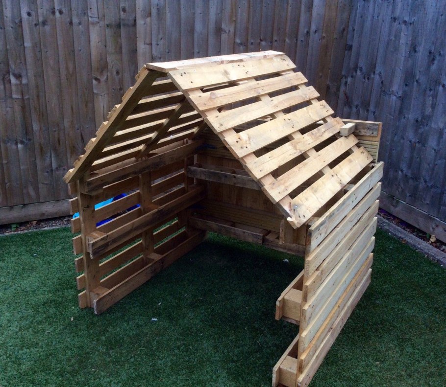 Домик детский из палетов