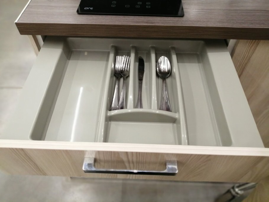 Ящик для вилок и ложек под варочную панель