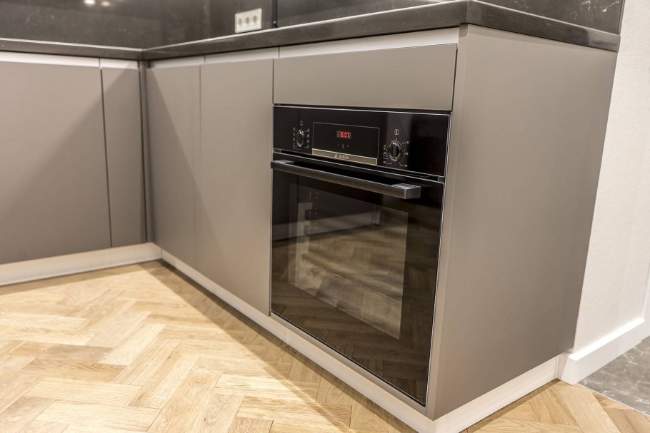 Духовка с ручкой gola