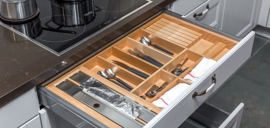 Выдвижной ящик для столовых приборов