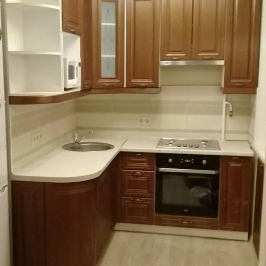 Угловые кухонные гарнитуры для маленькой кухни