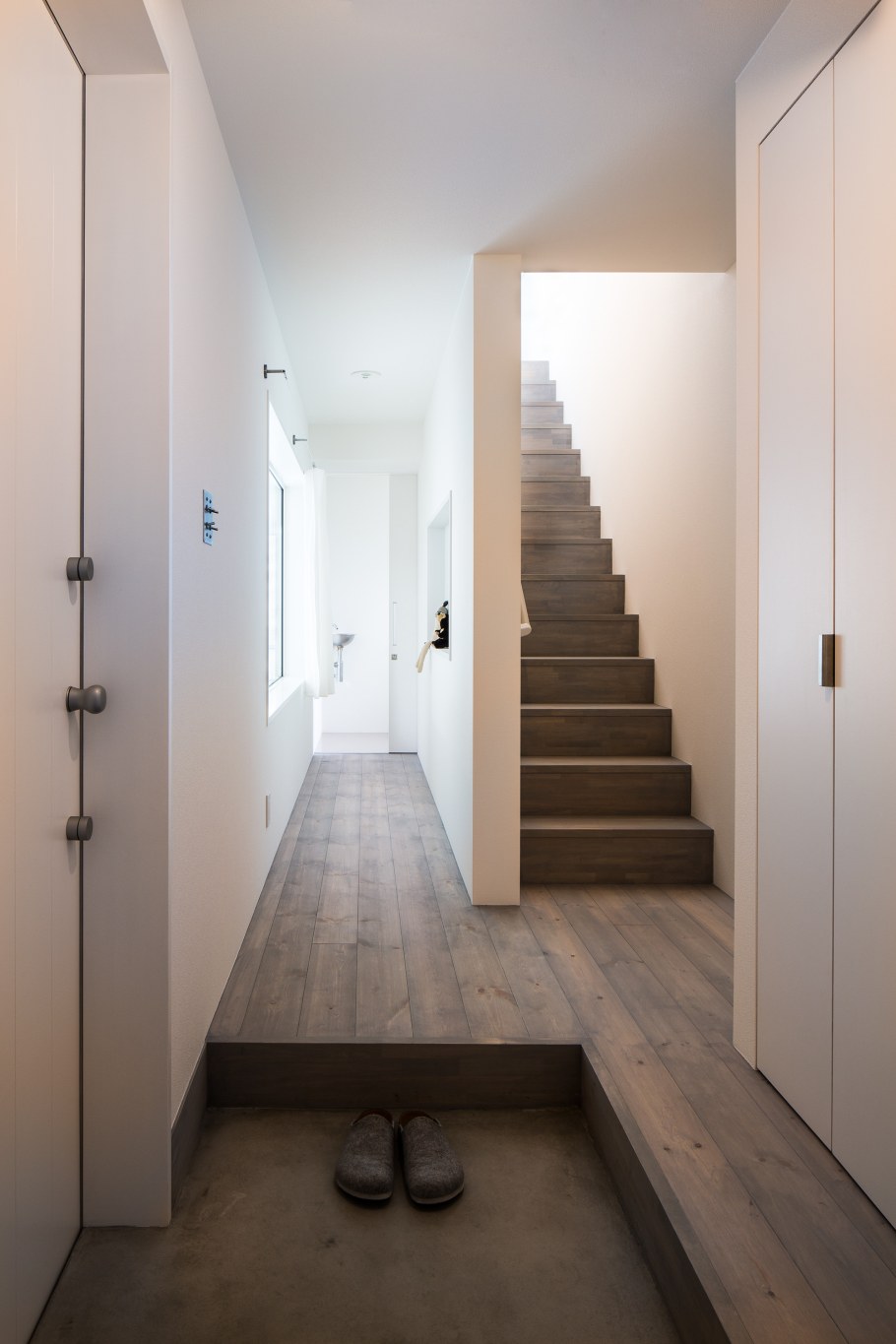 Ступенька в коридоре