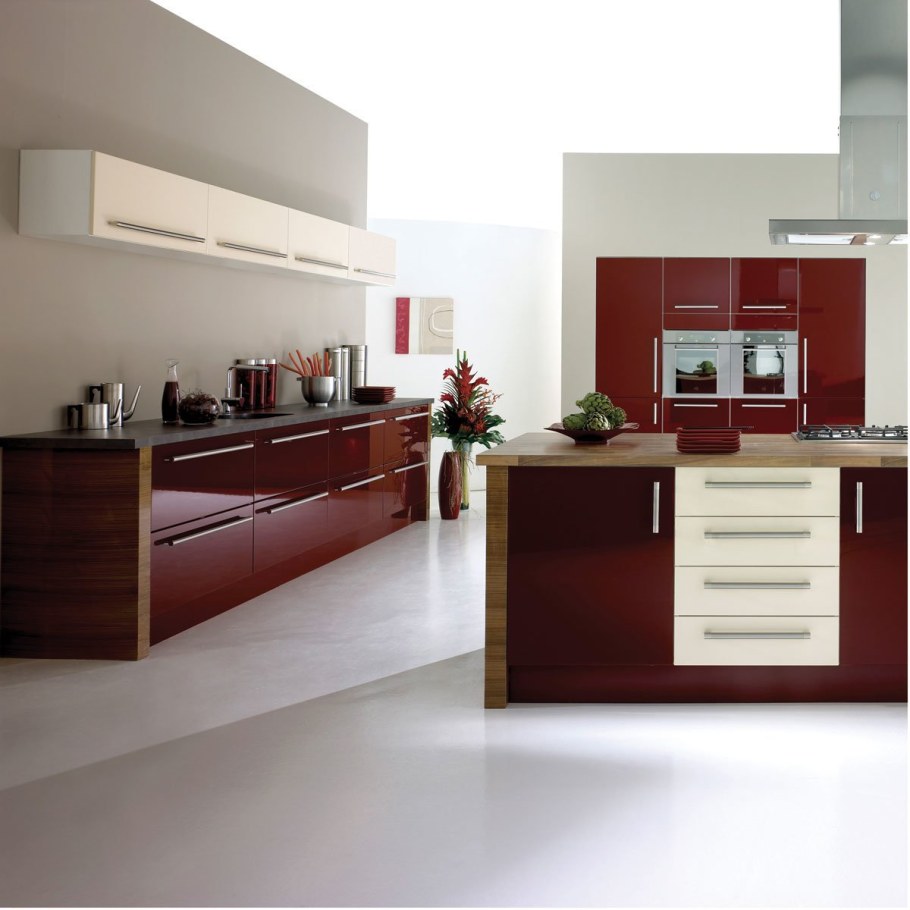 Кухня винного цвета