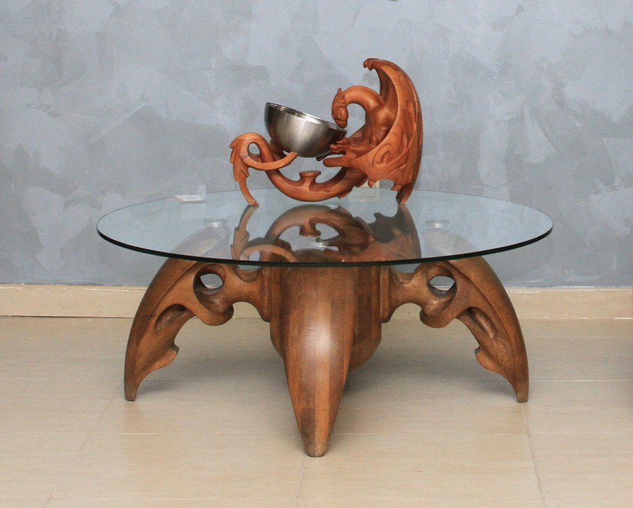 Резные журнальные столики