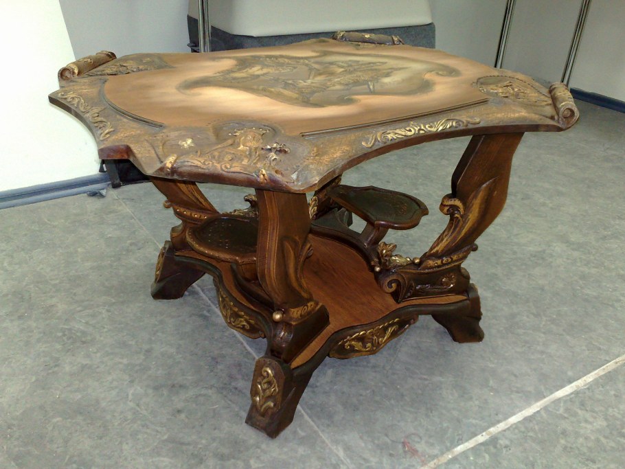 Резьба по дереву столы