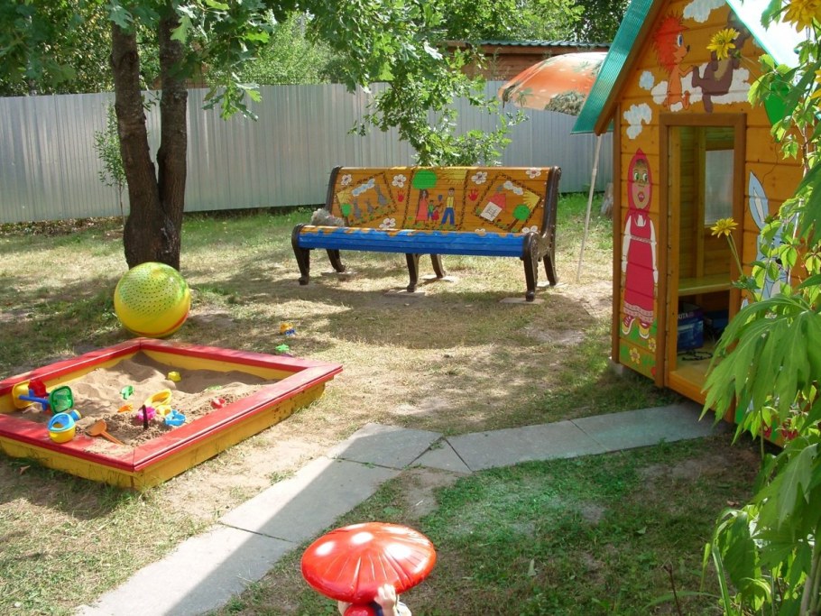 Уголок для детей на даче