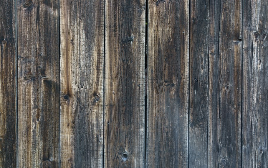 Деревянная стена