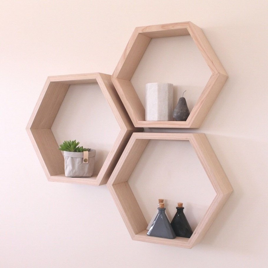 Полки соты в интерьере