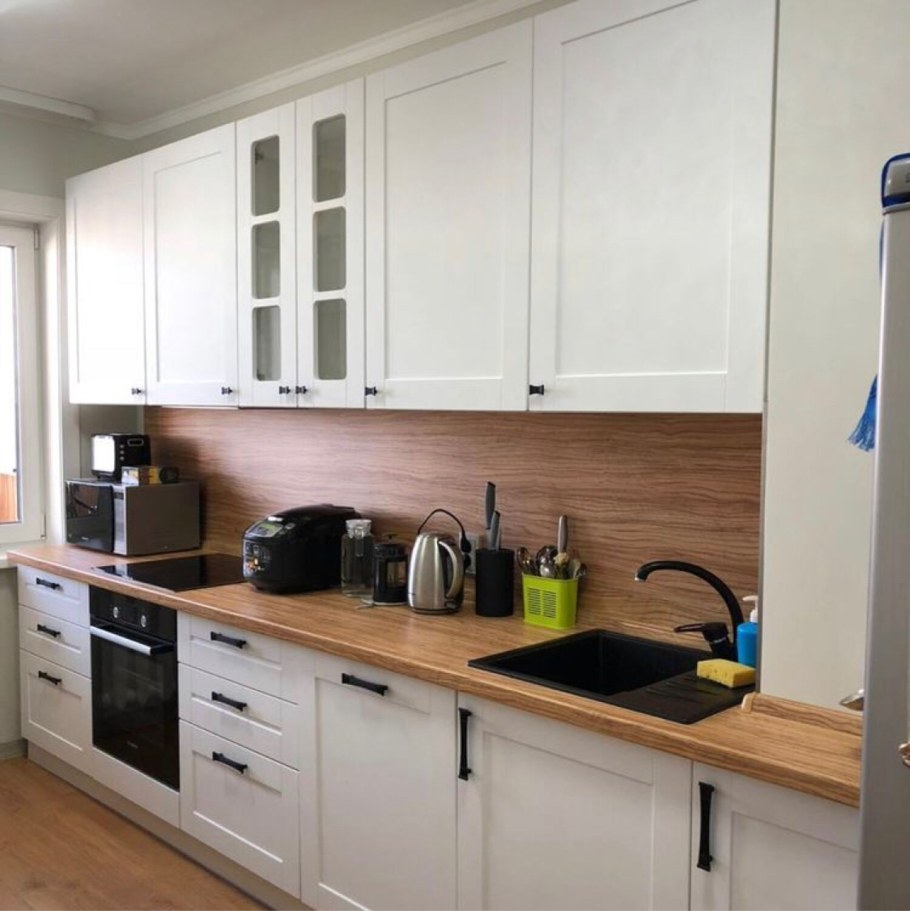 Кухня с деревянной столешницей