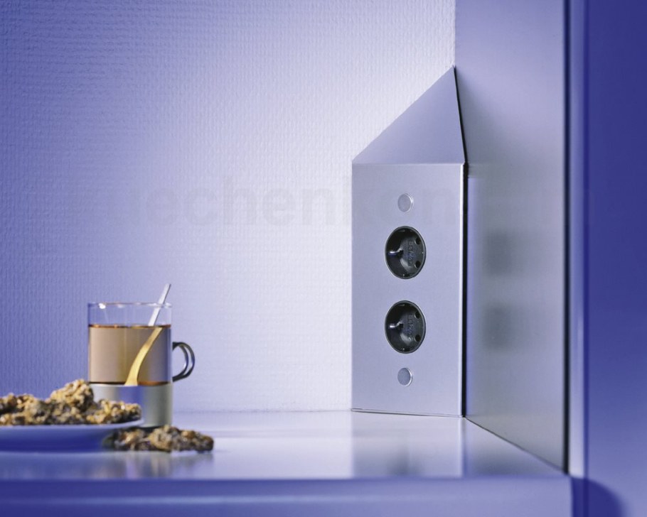 Угловая розетка для кухни