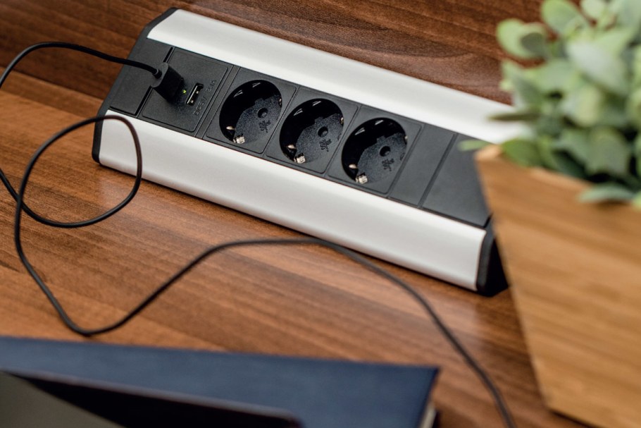 Блок розеток угловой tringle, 4 розетки Euro,