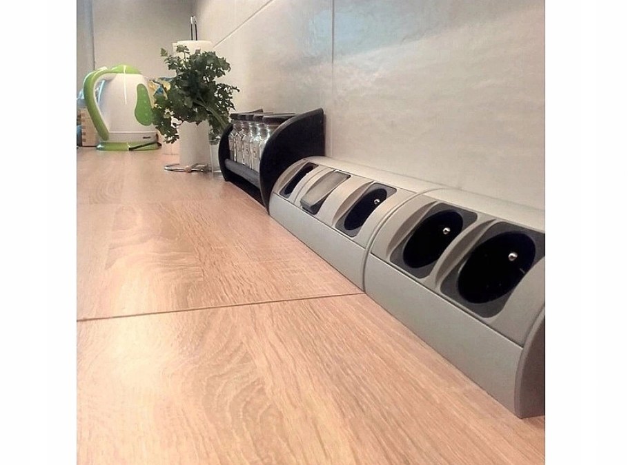 Розетка для плинтуса напольного