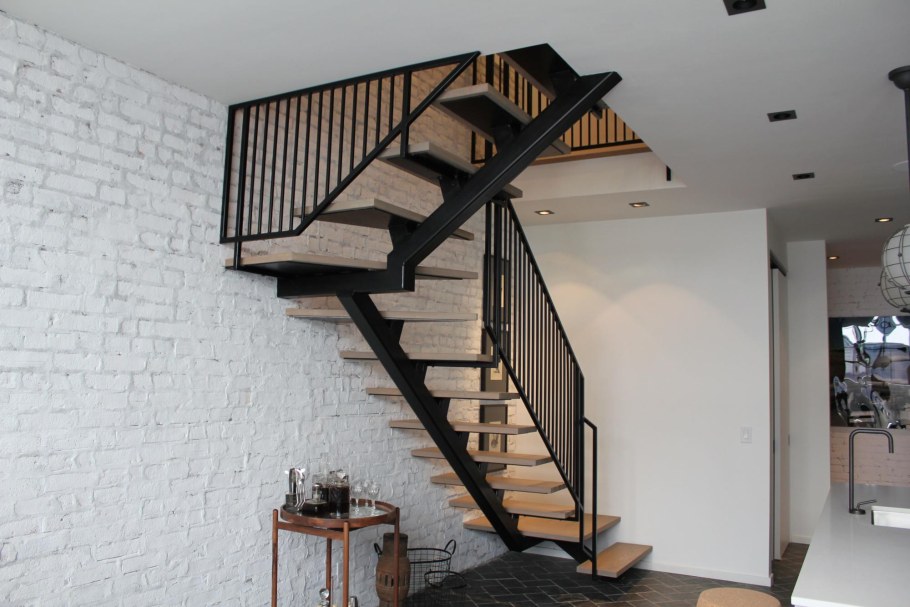 Лестница металл 40на40