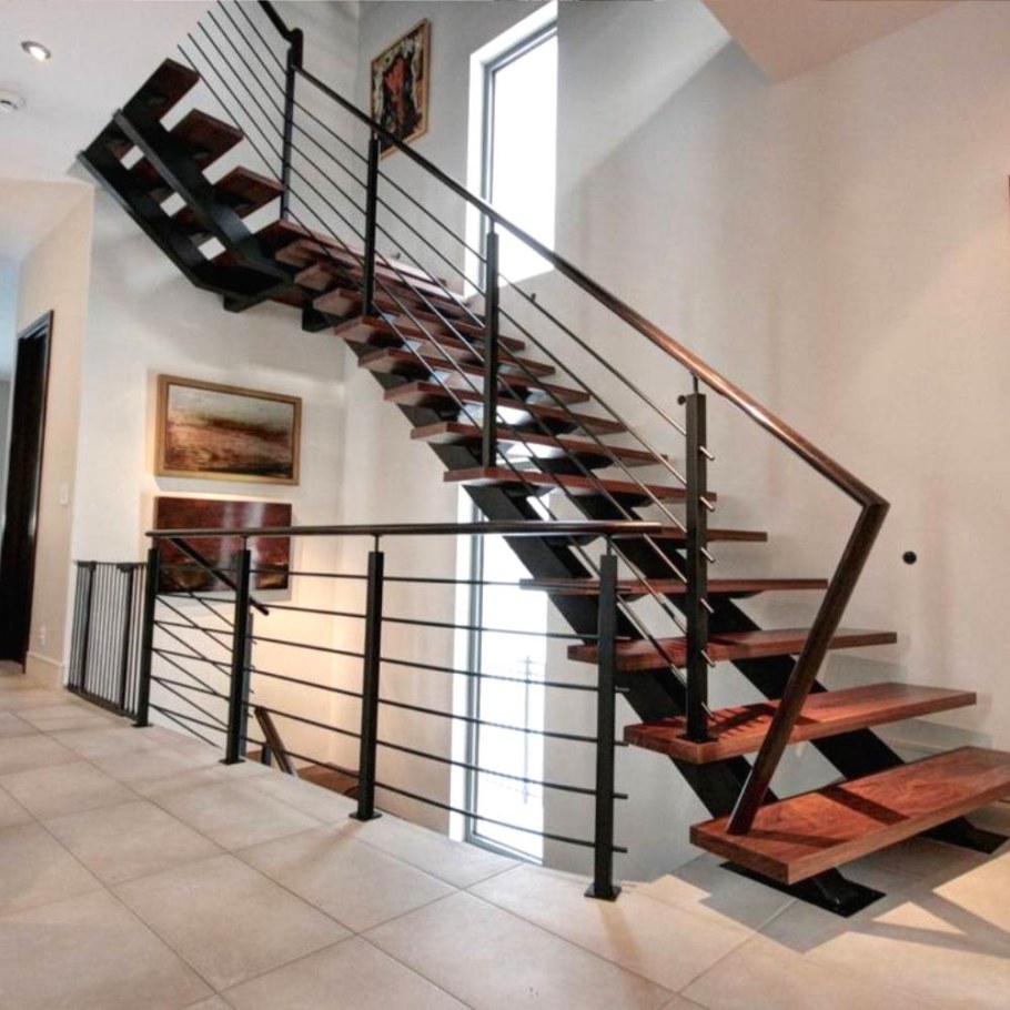 Лестница 2 косоура металл