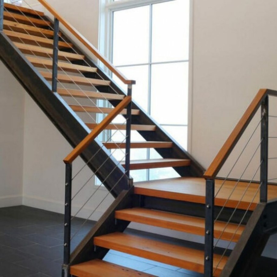 Лестницы на тетивах и косоурах металл