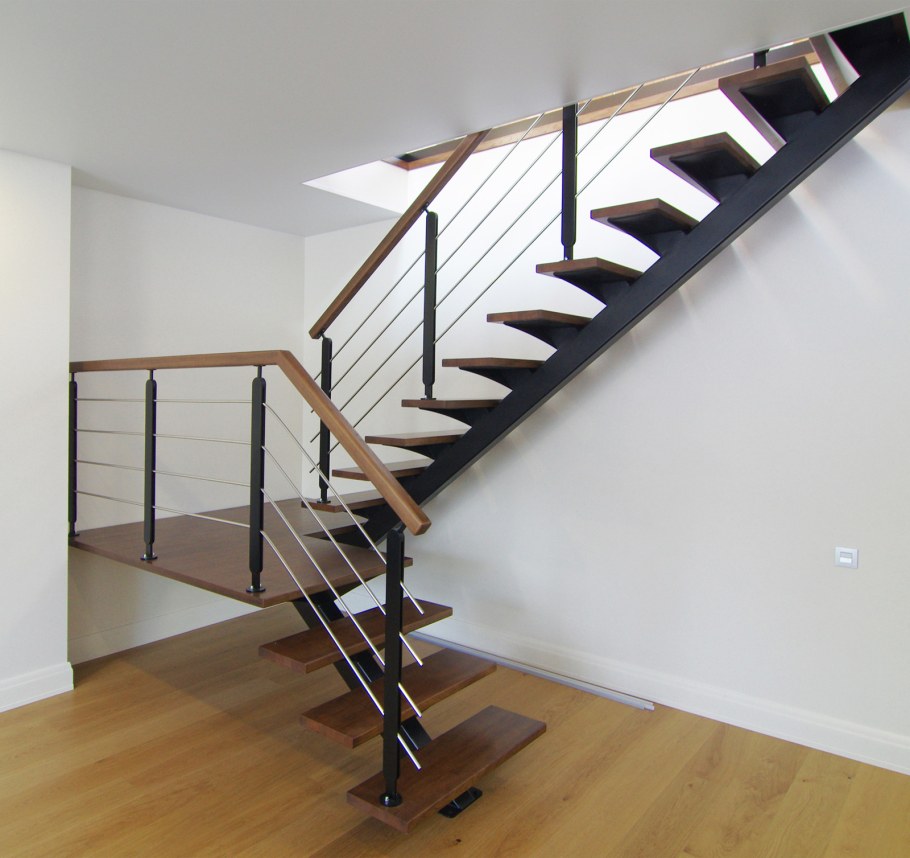 Лестница на 2 этаж на монокосоуре