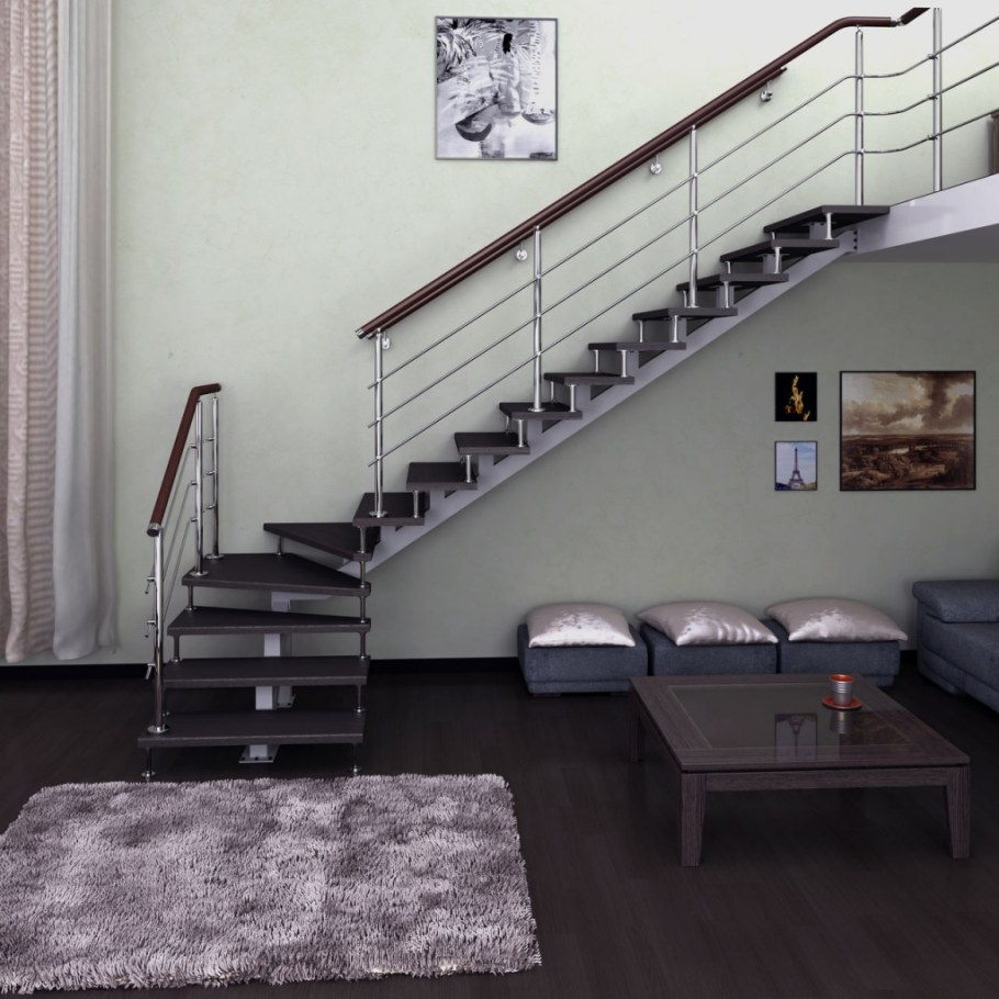 Лестница на второй этаж на монокосоуре