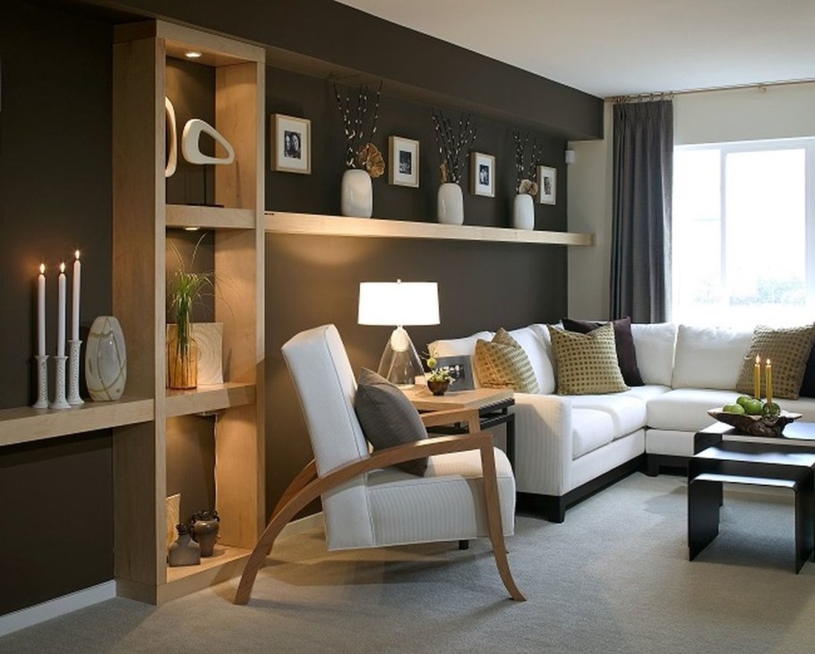 Полочки над диваном