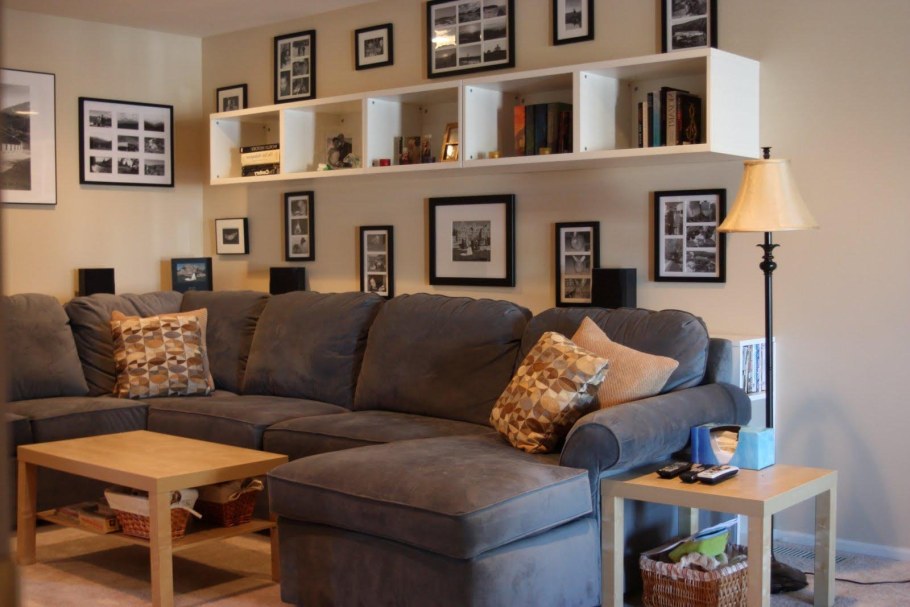 Полочки над диваном