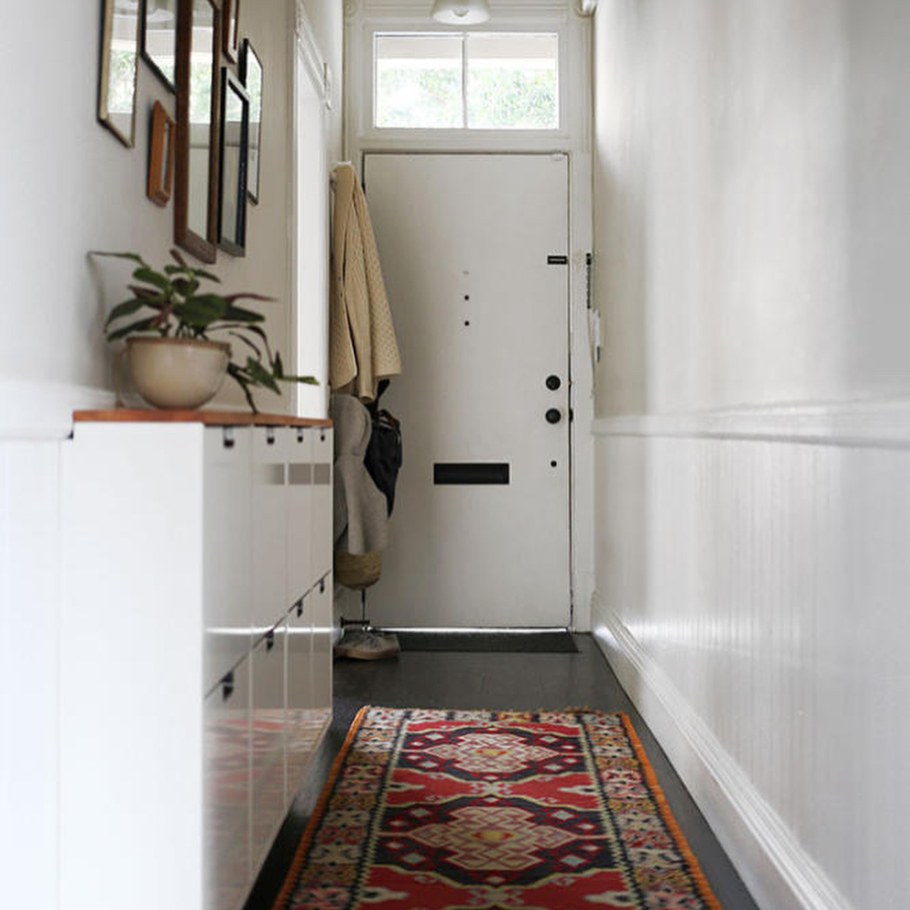 Маленькая узкая прихожая