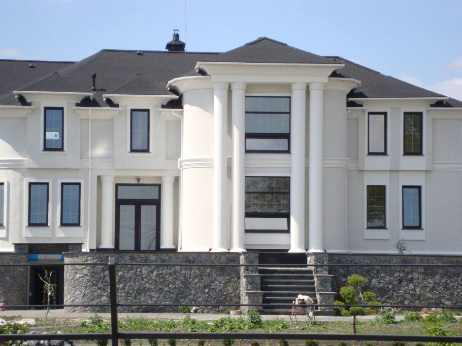 Отделка фасада лепниной