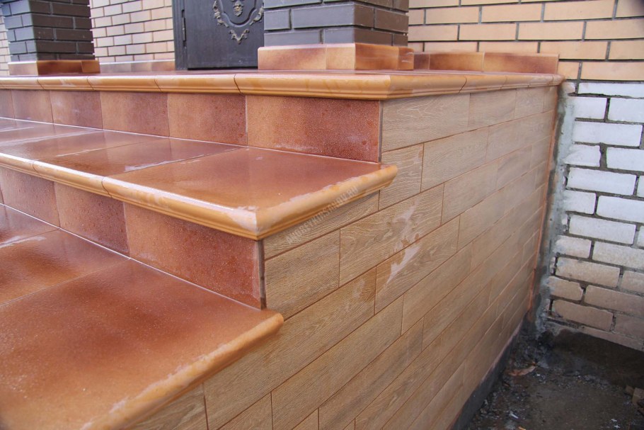 Отделка ступеней крыльца плиткой