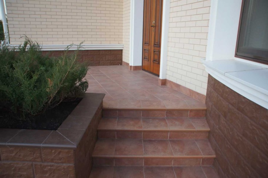 Отделка уличного крыльца