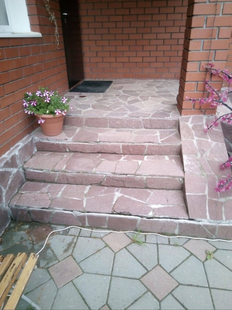 Отделка ступеней крыльца плиткой