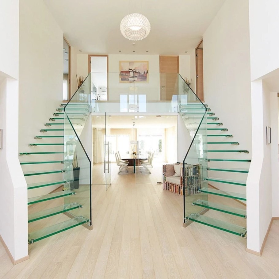 Стеклянные лестницы в интерьере