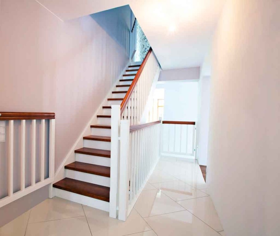 Одномаршевая лестница на 2 этаж