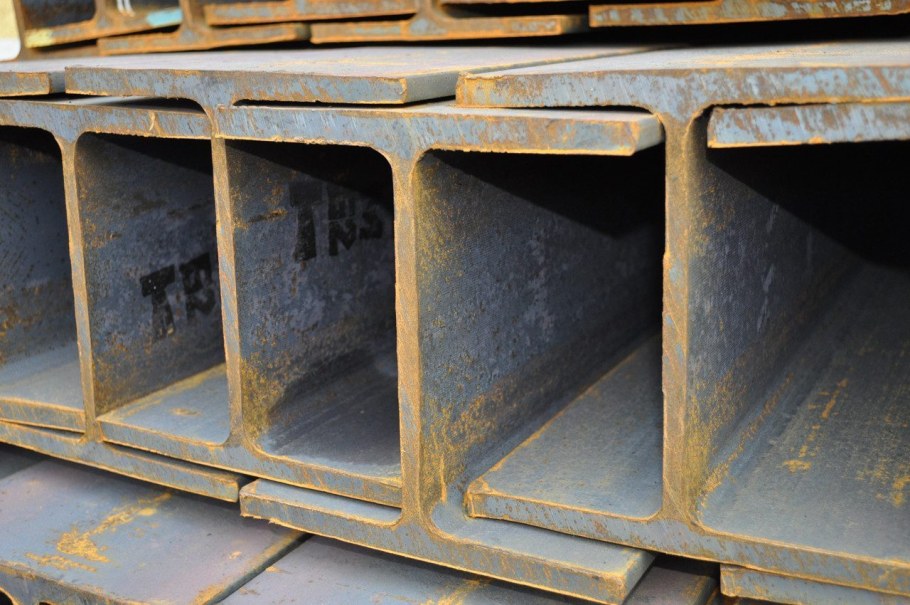 Двутавровая стальная балка 25б2