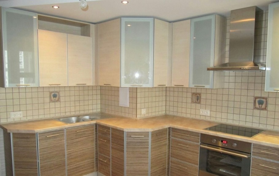 Угловая кухня с внешним углом