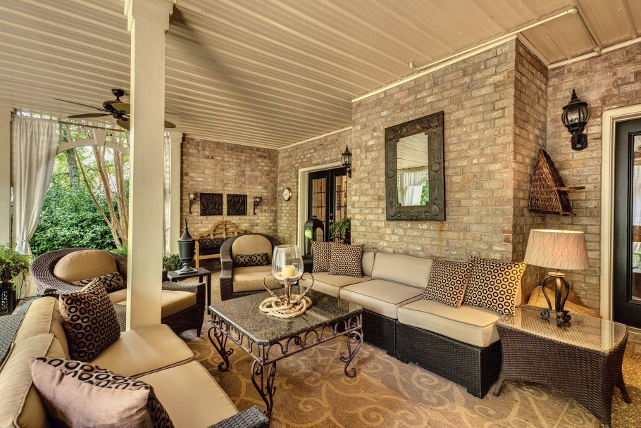 Интерьер террасы в частном доме