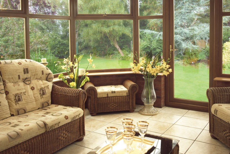 Плетеная мебель на веранде