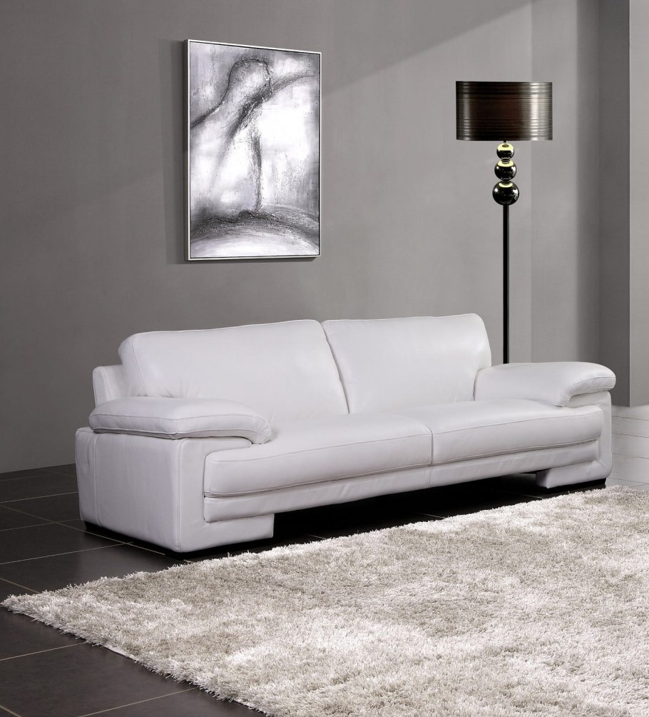 Белый кожаный диван