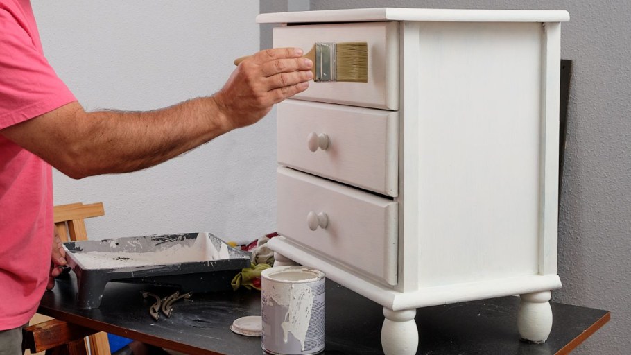 Услуга покраски мебели