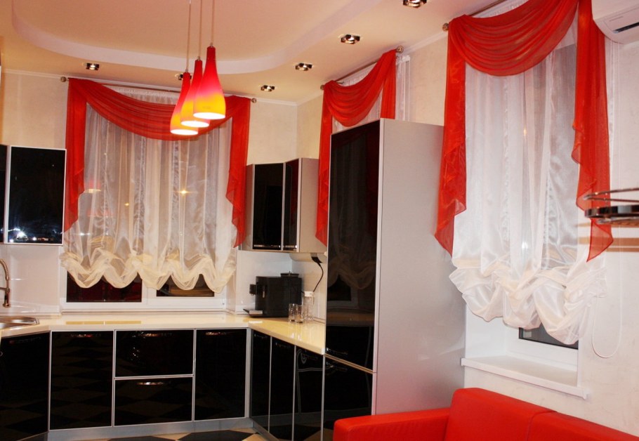 Необычные шторы на кухню