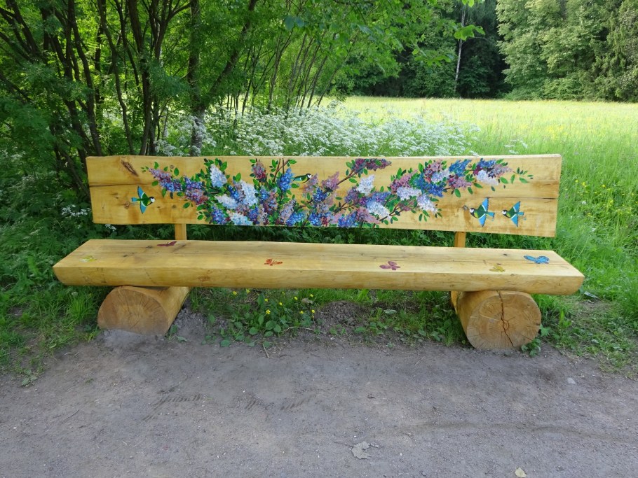 Оригинальные скамейки для сада